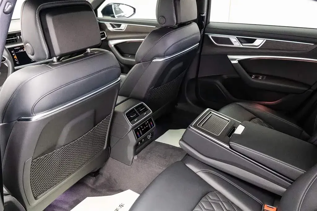 2025 Audi A6L 2.0T 245HP L4 7DCT,autocango,china used car exporter,china ev exporter,chinese used car exporter,chinese used ev exporter