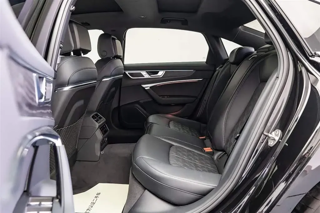 2025 Audi A6L 2.0T 245HP L4 7DCT,autocango,china used car exporter,china ev exporter,chinese used car exporter,chinese used ev exporter