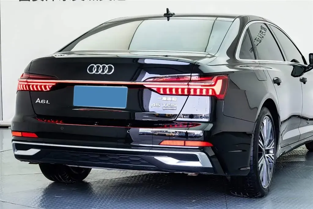 2025 Audi A6L 2.0T 245HP L4 7DCT,autocango,china used car exporter,china ev exporter,chinese used car exporter,chinese used ev exporter