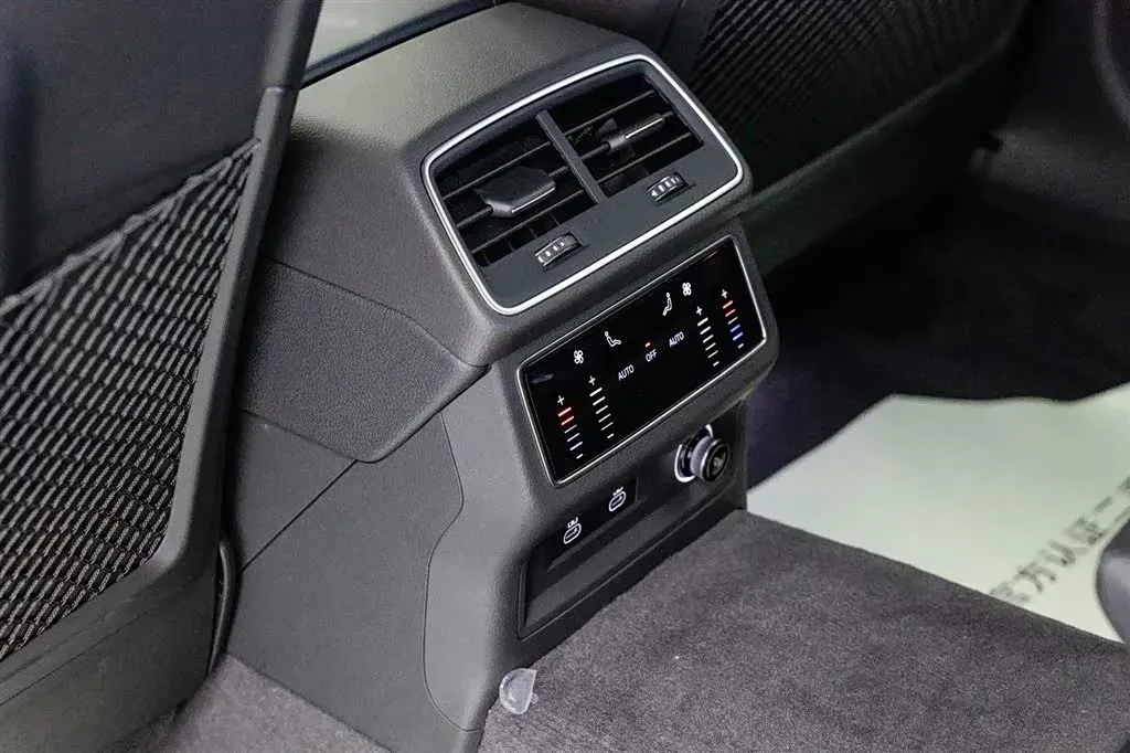 2025 Audi A6L 2.0T 245HP L4 7DCT,autocango,china used car exporter,china ev exporter,chinese used car exporter,chinese used ev exporter