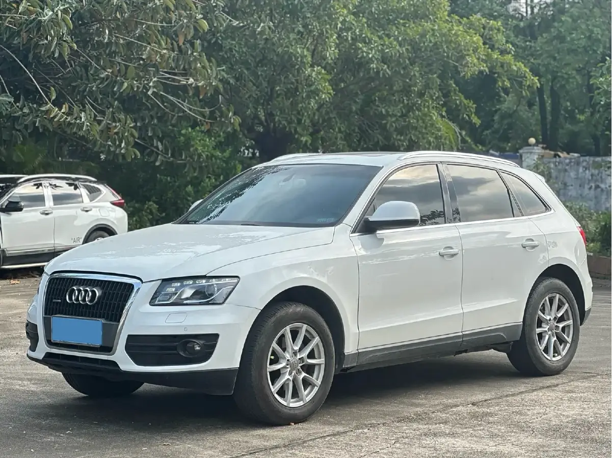 2011 Audi Q5 2.0T 211HP L4 8AT