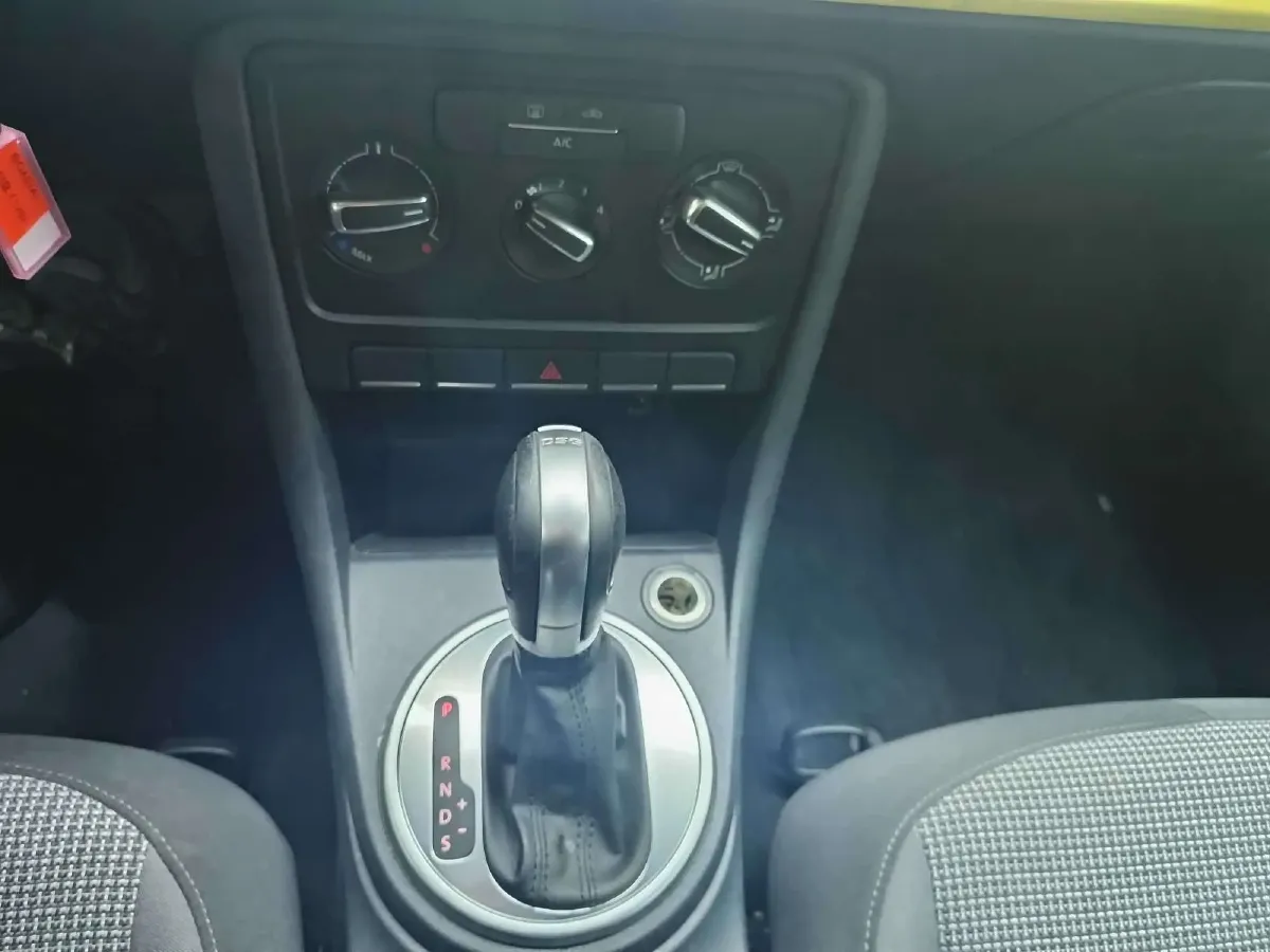 2014 Volkswagen Beetle 1.2T 105HP L4 7DCT,autocango,china used car exporter,china ev exporter,chinese used car exporter,chinese used ev exporter