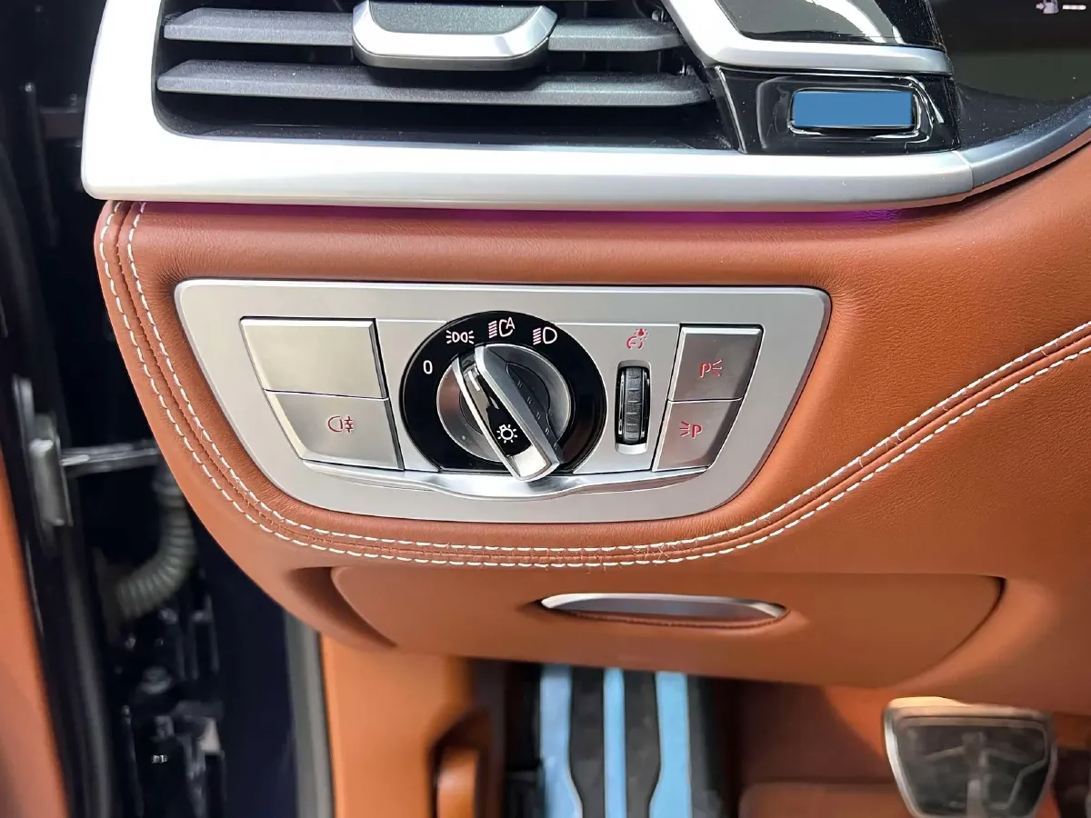 2019 BMW 7 Series 3.0T 340HP L6 8AT,autocango,china used car exporter,china ev exporter,chinese used car exporter,chinese used ev exporter