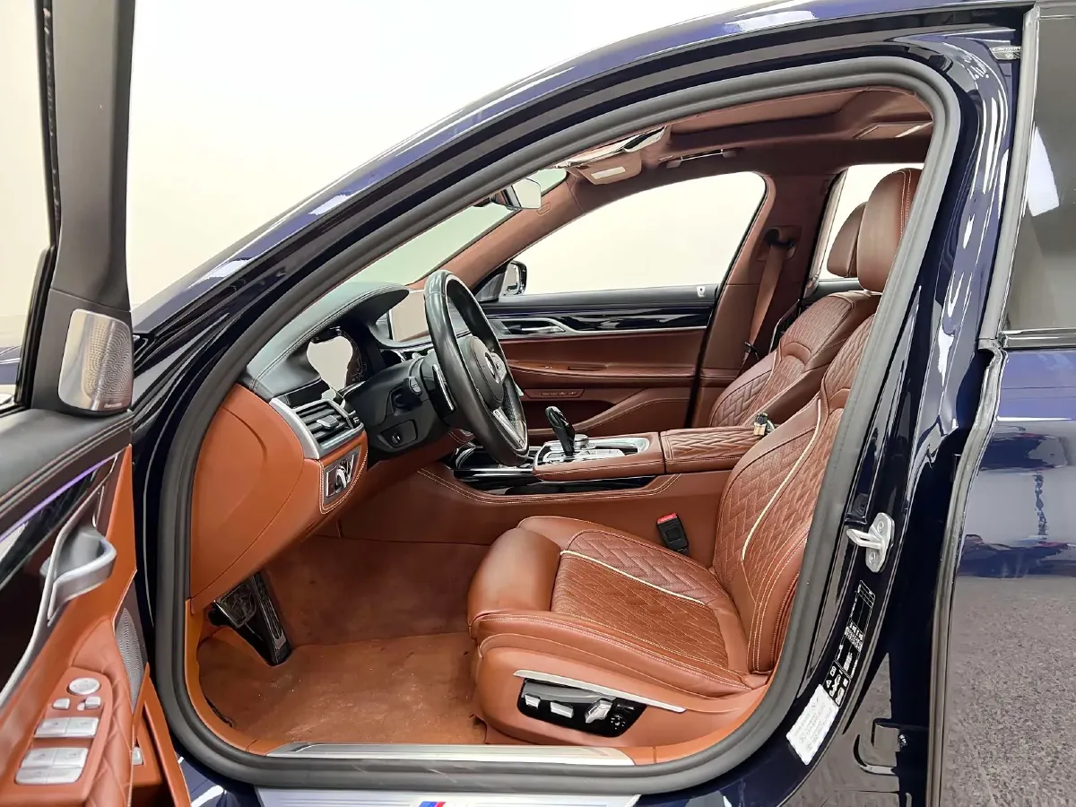 2019 BMW 7 Series 3.0T 340HP L6 8AT,autocango,china used car exporter,china ev exporter,chinese used car exporter,chinese used ev exporter