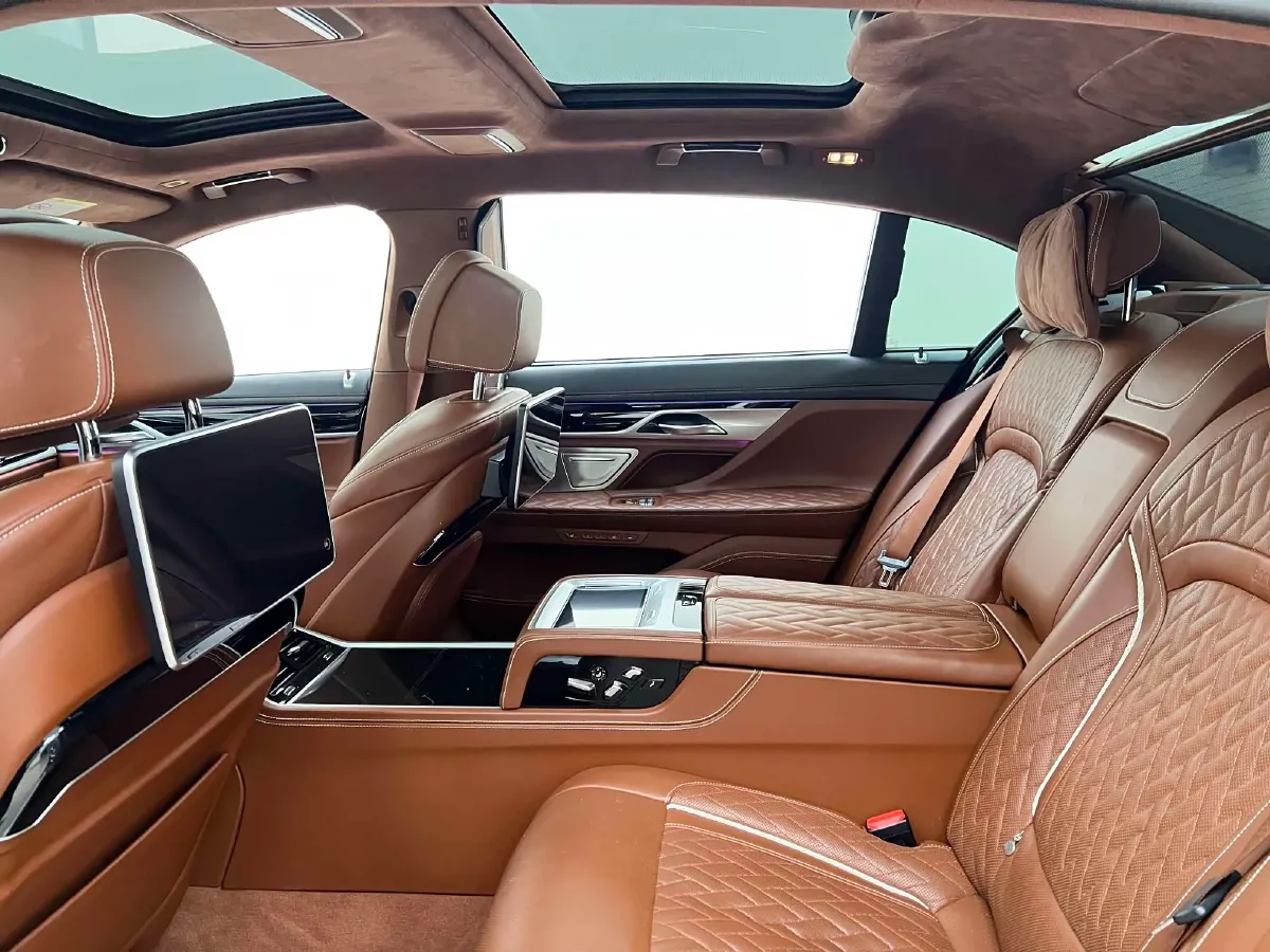 2019 BMW 7 Series 3.0T 340HP L6 8AT,autocango,china used car exporter,china ev exporter,chinese used car exporter,chinese used ev exporter