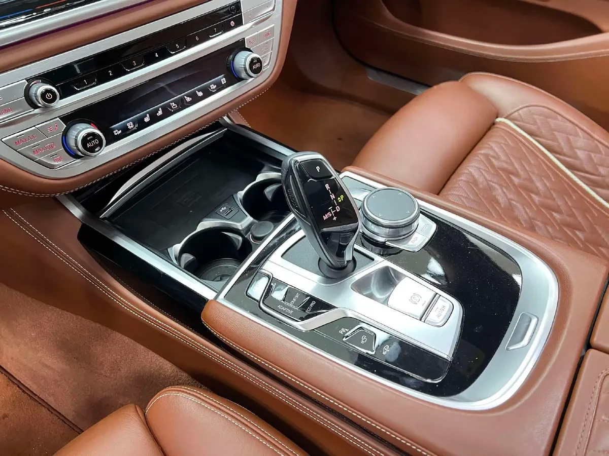 2019 BMW 7 Series 3.0T 340HP L6 8AT,autocango,china used car exporter,china ev exporter,chinese used car exporter,chinese used ev exporter