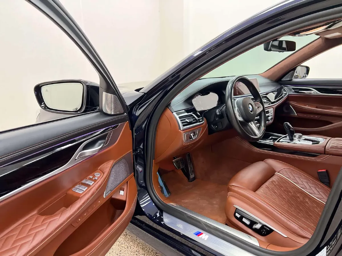 2019 BMW 7 Series 3.0T 340HP L6 8AT,autocango,china used car exporter,china ev exporter,chinese used car exporter,chinese used ev exporter