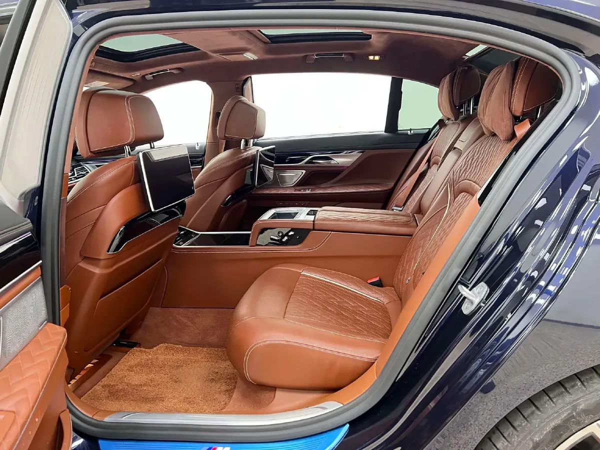 2019 BMW 7 Series 3.0T 340HP L6 8AT,autocango,china used car exporter,china ev exporter,chinese used car exporter,chinese used ev exporter