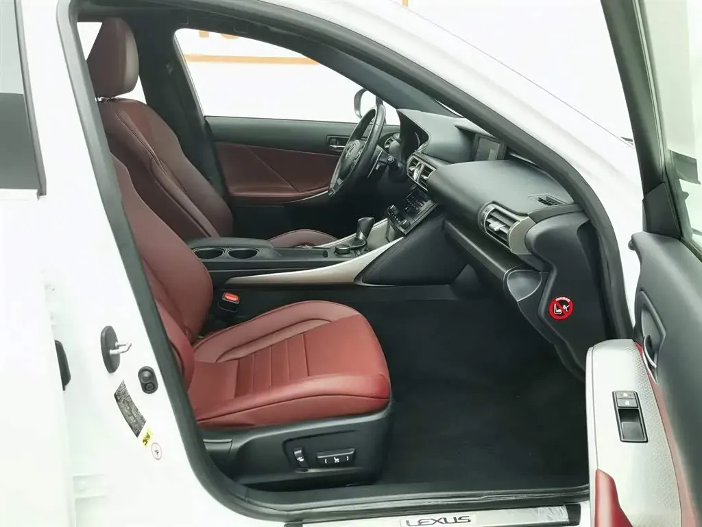 2013 Lexus IS 2.5L 208HP V6 6AT,autocango,china used car exporter,china ev exporter,chinese used car exporter,chinese used ev exporter