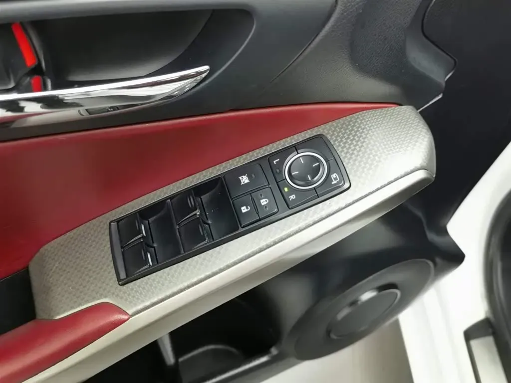 2013 Lexus IS 2.5L 208HP V6 6AT,autocango,china used car exporter,china ev exporter,chinese used car exporter,chinese used ev exporter