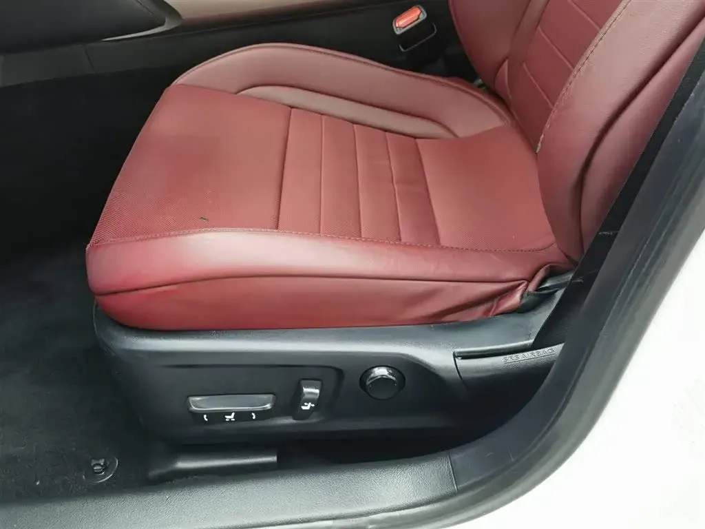 2013 Lexus IS 2.5L 208HP V6 6AT,autocango,china used car exporter,china ev exporter,chinese used car exporter,chinese used ev exporter