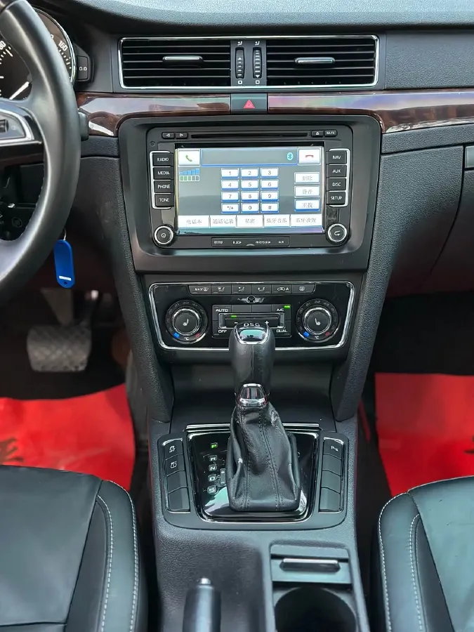 2013 Skoda Superb 2.0T 200HP L4 6DCT,autocango,china used car exporter,china ev exporter,chinese used car exporter,chinese used ev exporter