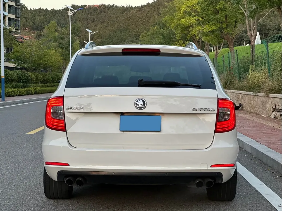 2013 Skoda Superb 2.0T 200HP L4 6DCT,autocango,china used car exporter,china ev exporter,chinese used car exporter,chinese used ev exporter