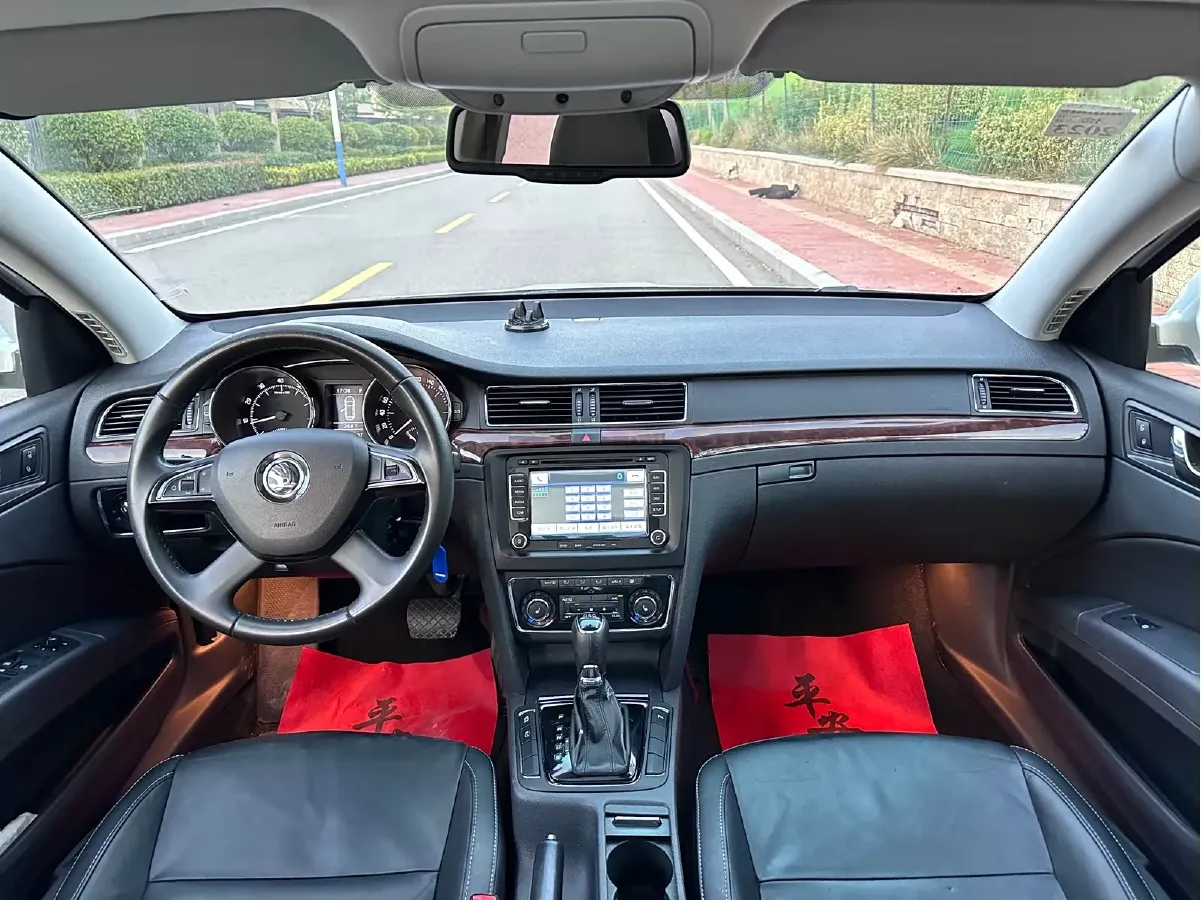 2013 Skoda Superb 2.0T 200HP L4 6DCT,autocango,china used car exporter,china ev exporter,chinese used car exporter,chinese used ev exporter