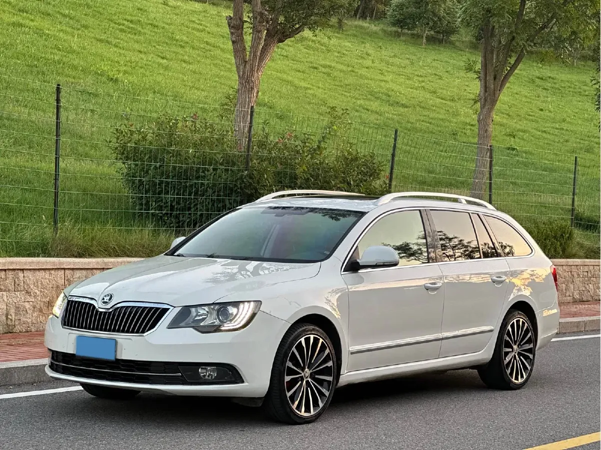 2013 Skoda Superb 2.0T 200HP L4 6DCT,autocango,china used car exporter,china ev exporter,chinese used car exporter,chinese used ev exporter