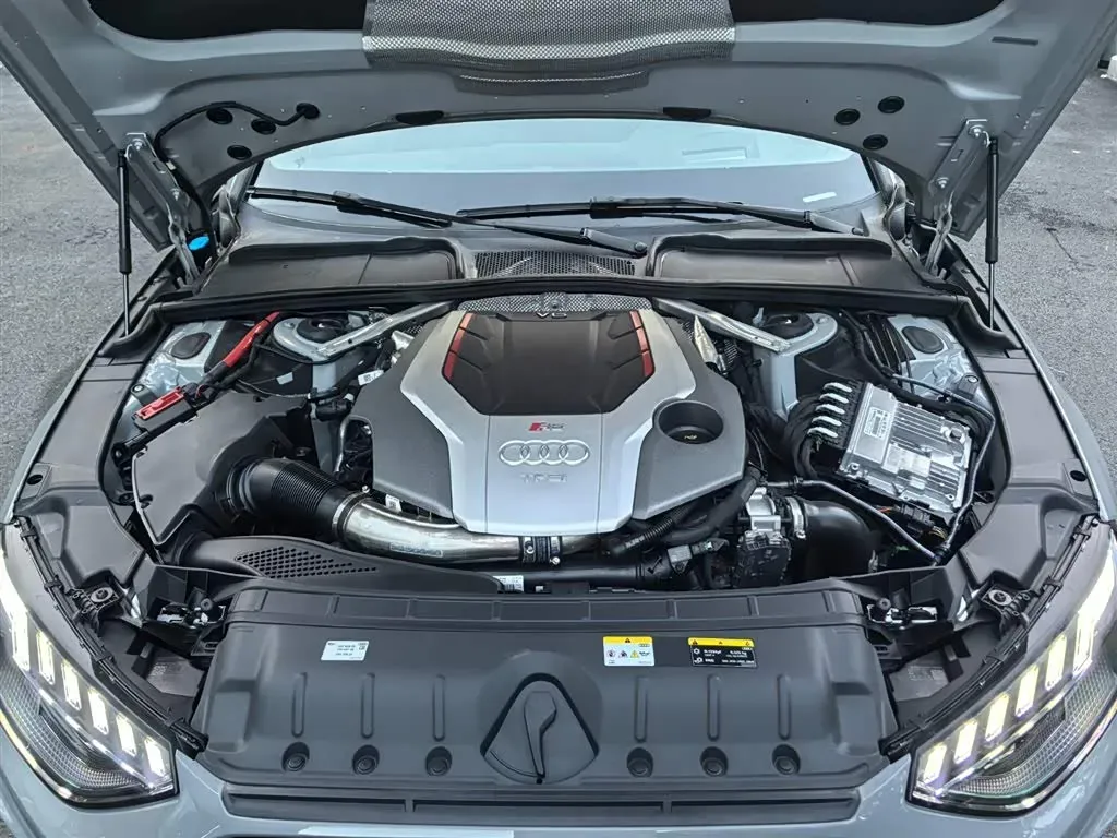 2023 Audi RS 4 2.9T 450HP V6 8AT,autocango,china used car exporter,china ev exporter,chinese used car exporter,chinese used ev exporter