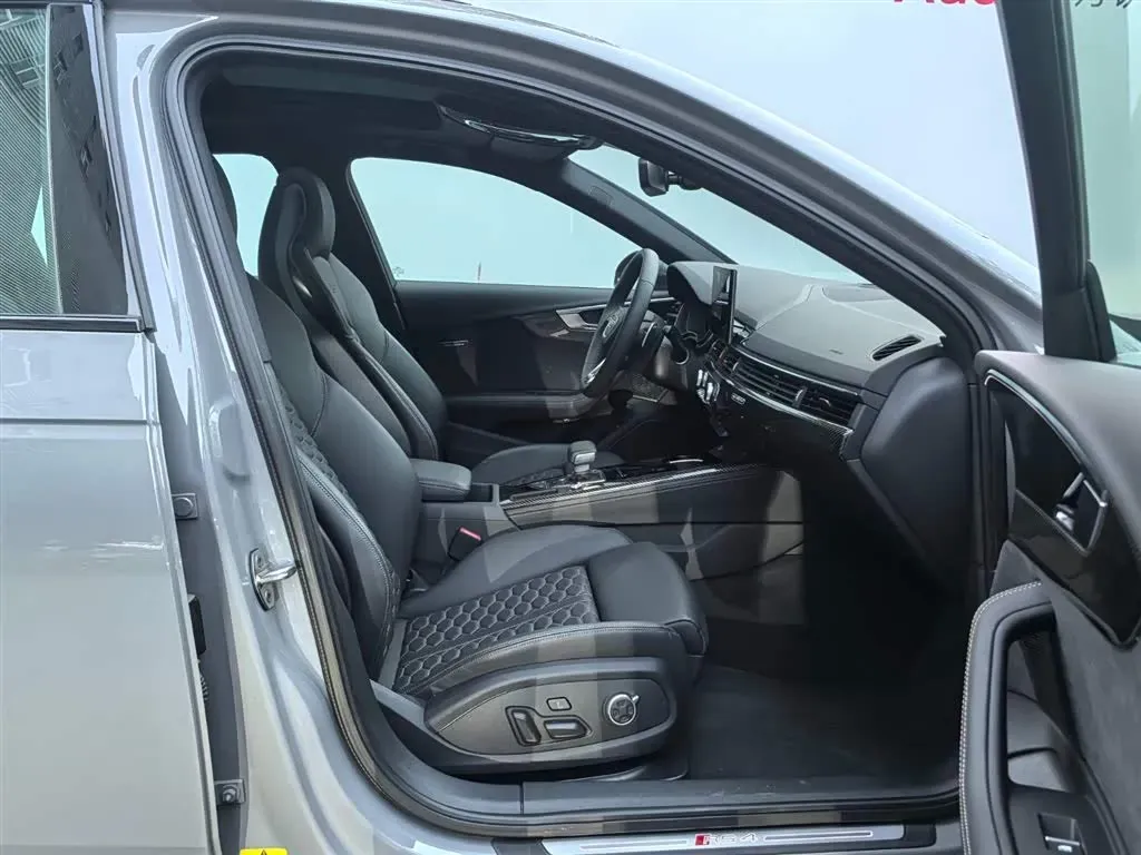 2023 Audi RS 4 2.9T 450HP V6 8AT,autocango,china used car exporter,china ev exporter,chinese used car exporter,chinese used ev exporter