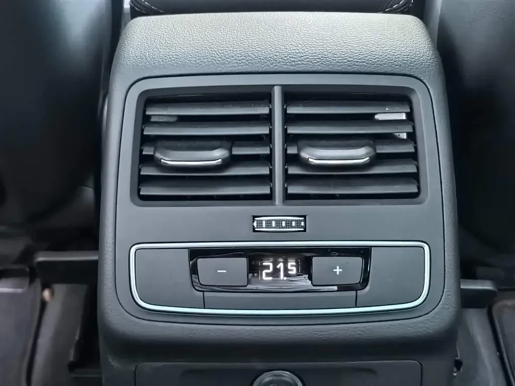 2023 Audi RS 4 2.9T 450HP V6 8AT,autocango,china used car exporter,china ev exporter,chinese used car exporter,chinese used ev exporter