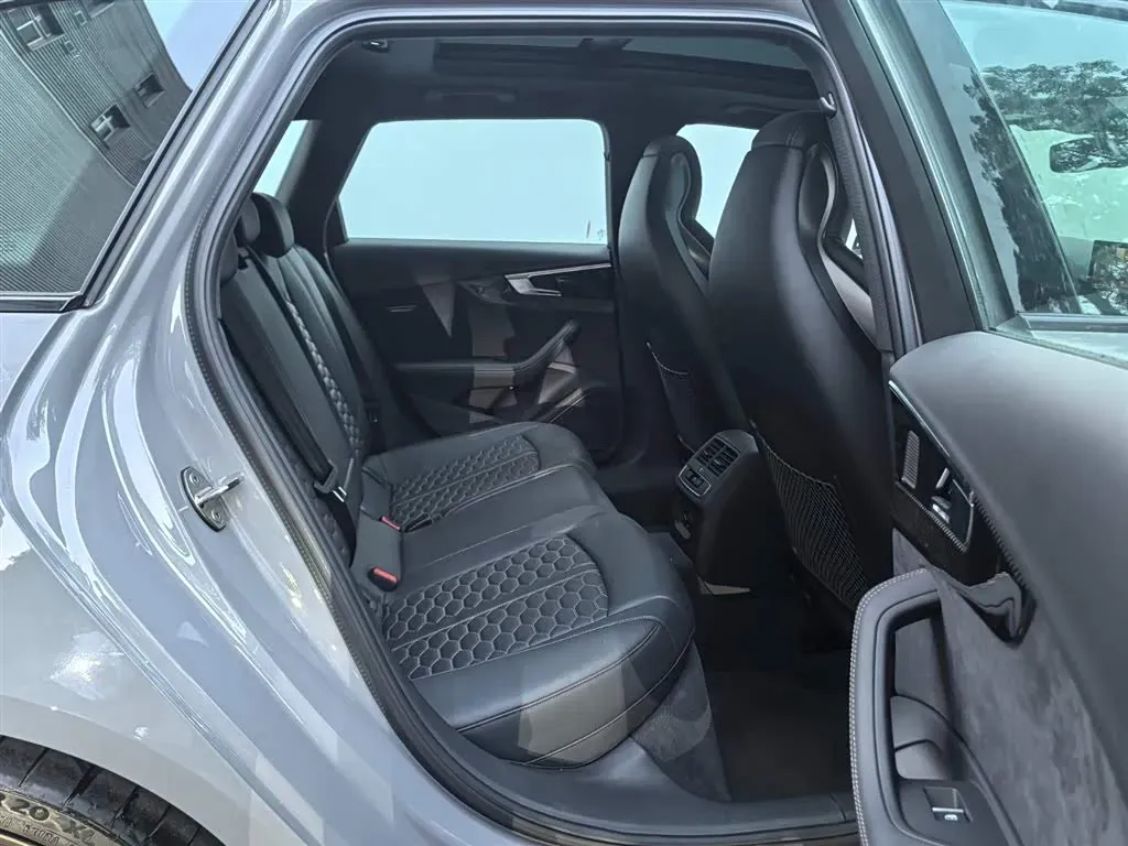 2023 Audi RS 4 2.9T 450HP V6 8AT,autocango,china used car exporter,china ev exporter,chinese used car exporter,chinese used ev exporter