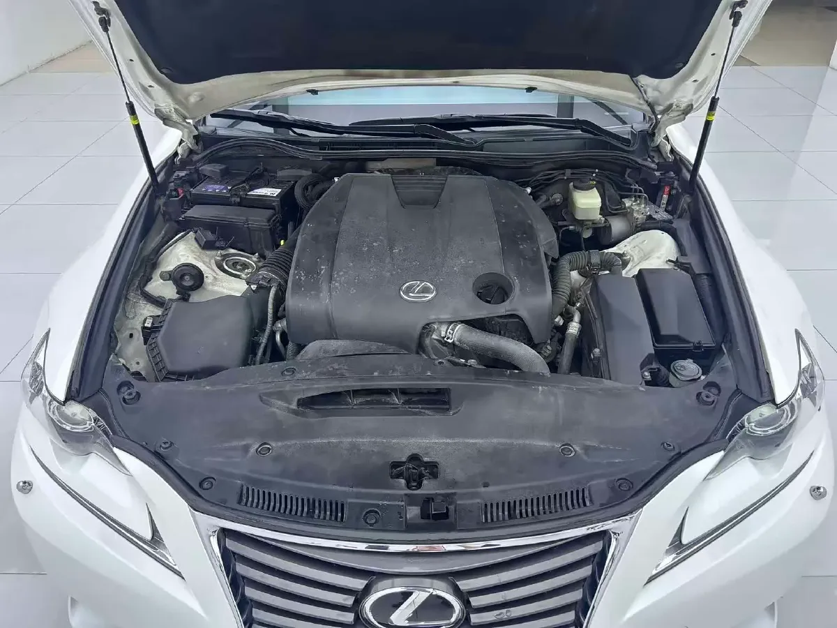 2013 Lexus IS 2.5L 208HP V6 6AT,autocango,china used car exporter,china ev exporter,chinese used car exporter,chinese used ev exporter