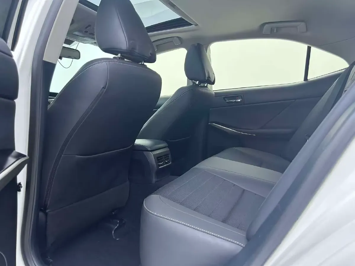 2013 Lexus IS 2.5L 208HP V6 6AT,autocango,china used car exporter,china ev exporter,chinese used car exporter,chinese used ev exporter