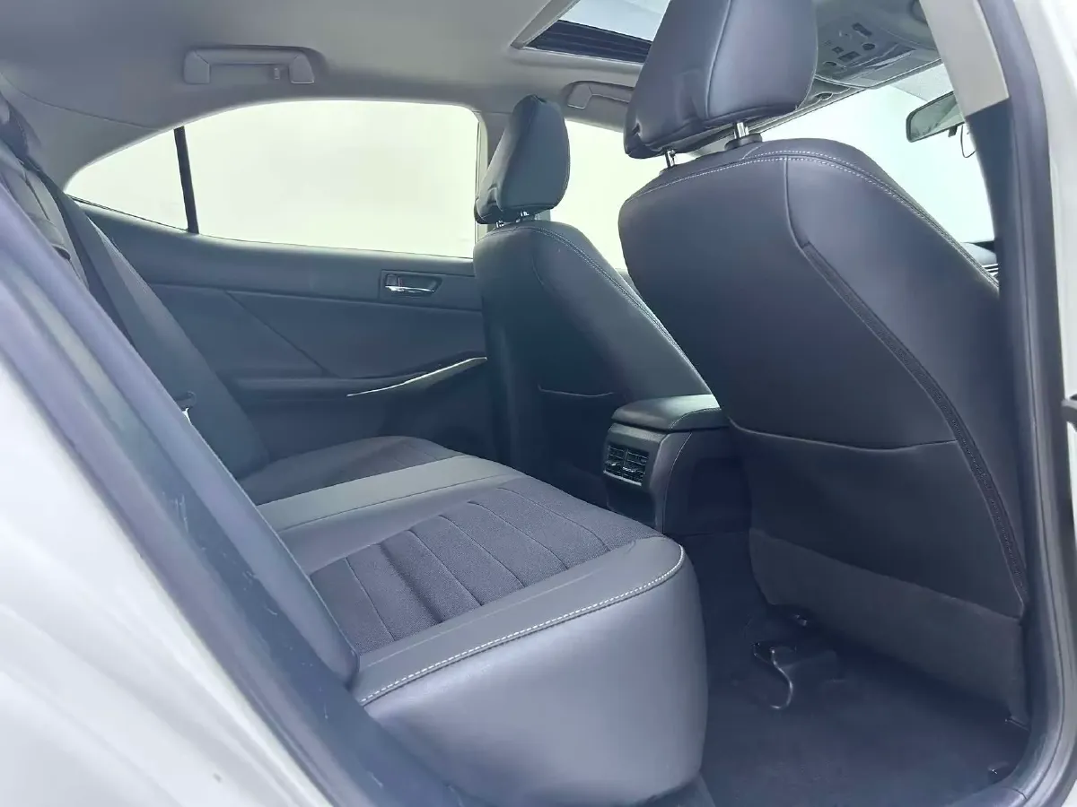 2013 Lexus IS 2.5L 208HP V6 6AT,autocango,china used car exporter,china ev exporter,chinese used car exporter,chinese used ev exporter