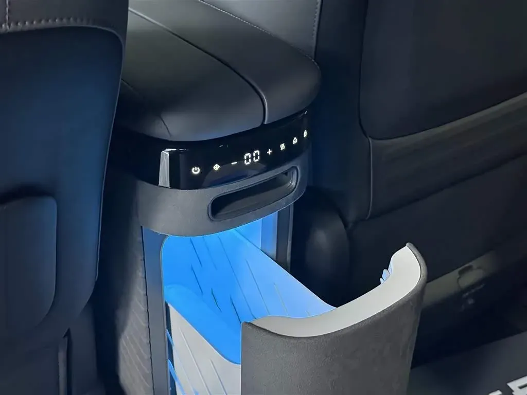 2025 Zeekr MIX BEV 102KWH,autocango,china used car exporter,china ev exporter,chinese used car exporter,chinese used ev exporter