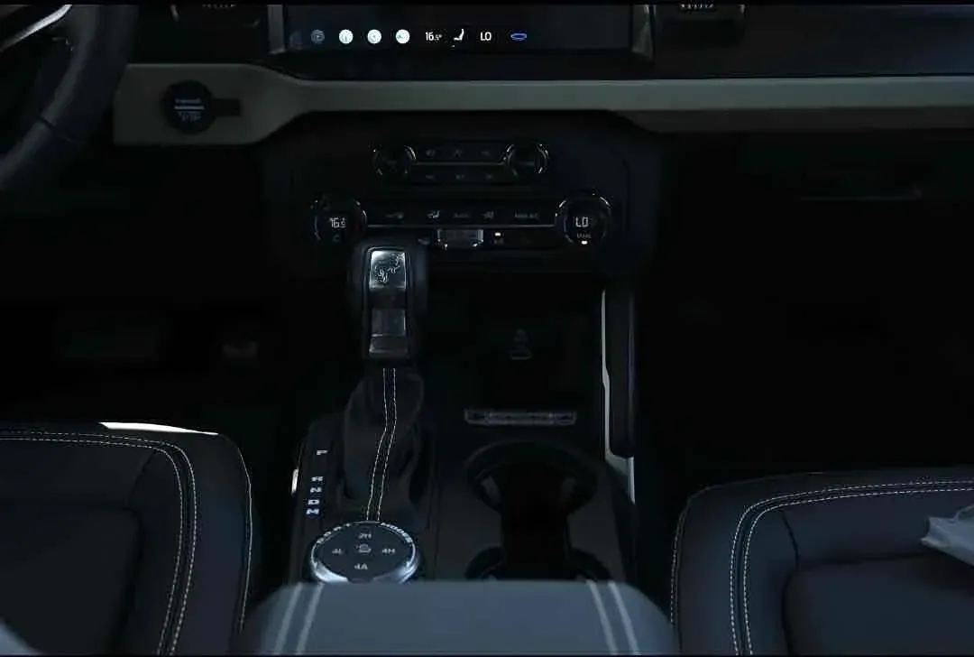 2024 Ford Bronco 2.3T 275HP L4 10AT,autocango,china used car exporter,china ev exporter,chinese used car exporter,chinese used ev exporter