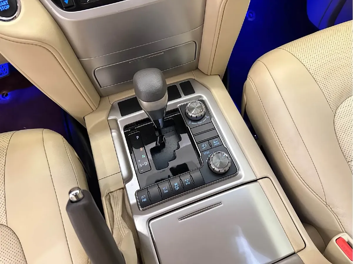 2016 Toyota Land Cruiser 4.0L 275HP V6 5AT,autocango,china used car exporter,china ev exporter,chinese used car exporter,chinese used ev exporter