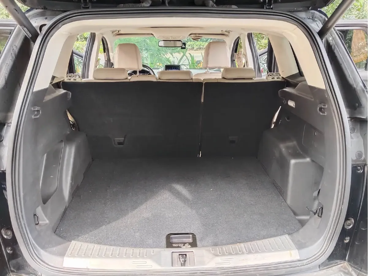 2013 Ford Kuga 2.0T 242HP L4 6AT,autocango,china used car exporter,china ev exporter,chinese used car exporter,chinese used ev exporter