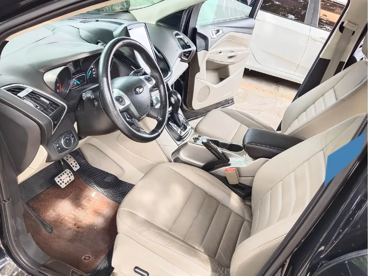 2013 Ford Kuga 2.0T 242HP L4 6AT,autocango,china used car exporter,china ev exporter,chinese used car exporter,chinese used ev exporter