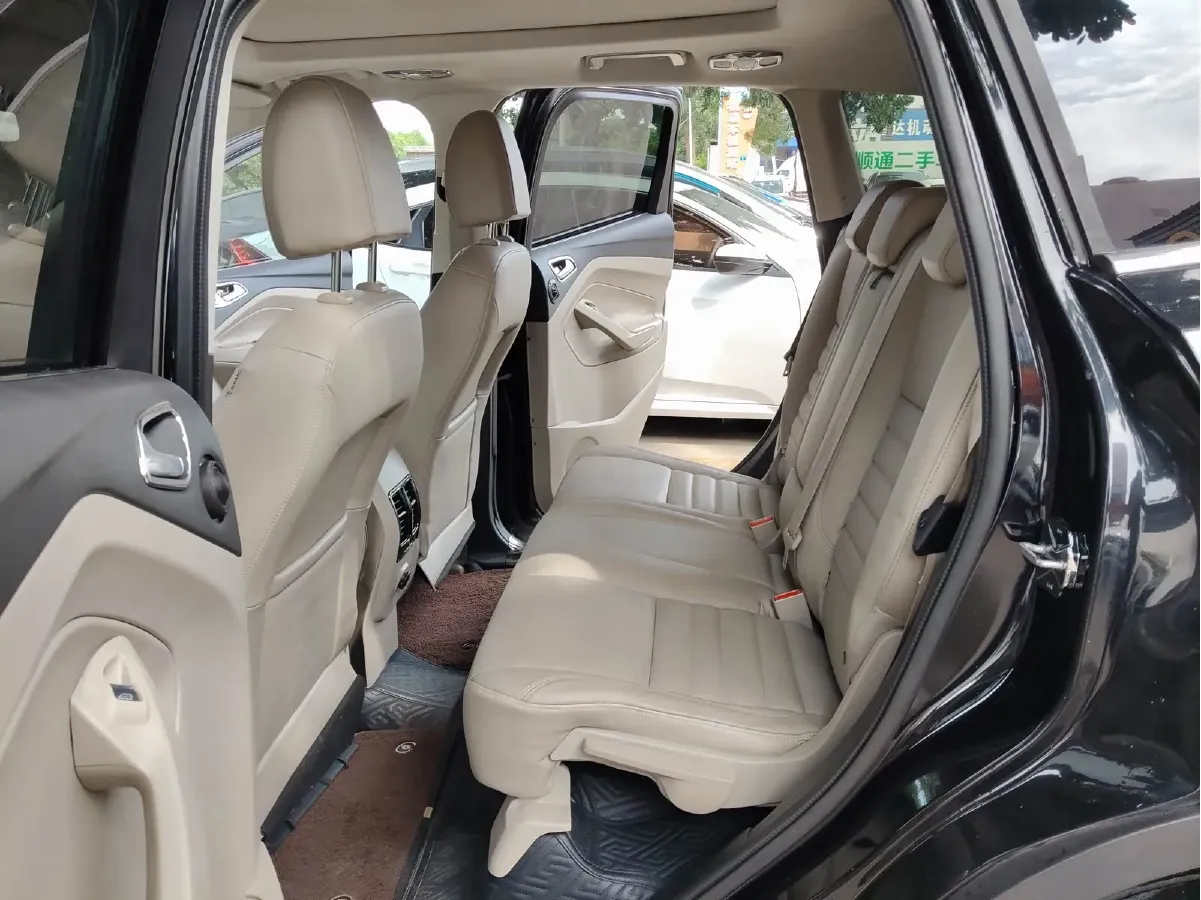 2013 Ford Kuga 2.0T 242HP L4 6AT,autocango,china used car exporter,china ev exporter,chinese used car exporter,chinese used ev exporter