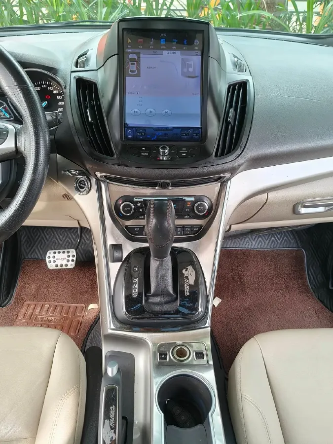 2013 Ford Kuga 2.0T 242HP L4 6AT,autocango,china used car exporter,china ev exporter,chinese used car exporter,chinese used ev exporter