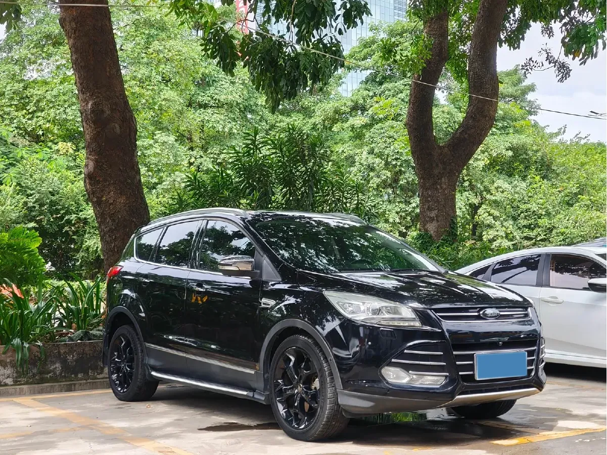 2013 Ford Kuga 2.0T 242HP L4 6AT,autocango,china used car exporter,china ev exporter,chinese used car exporter,chinese used ev exporter