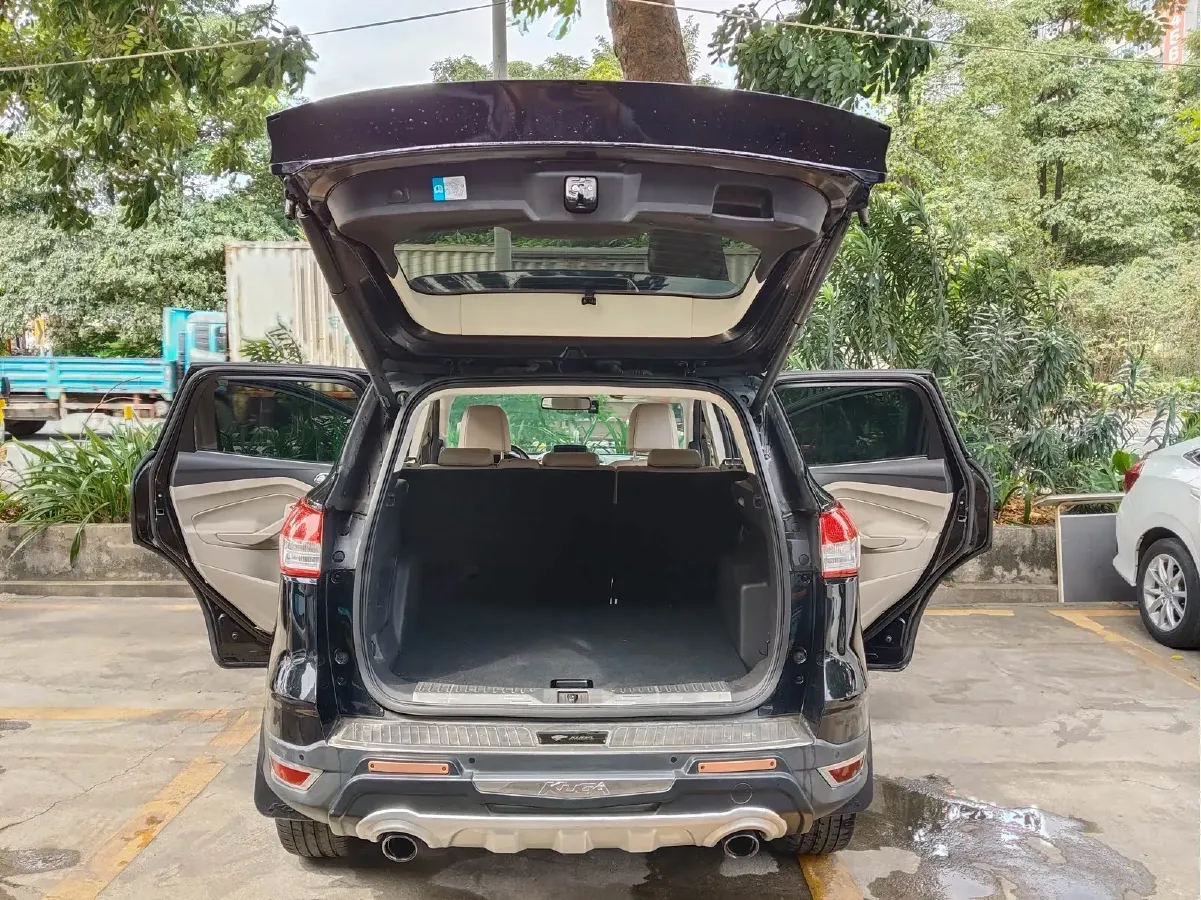 2013 Ford Kuga 2.0T 242HP L4 6AT,autocango,china used car exporter,china ev exporter,chinese used car exporter,chinese used ev exporter