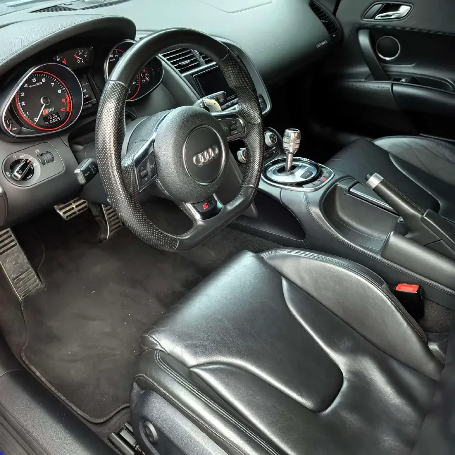 2014 Audi R8 5.2L 525HP V10 7DCT,autocango,china used car exporter,china ev exporter,chinese used car exporter,chinese used ev exporter