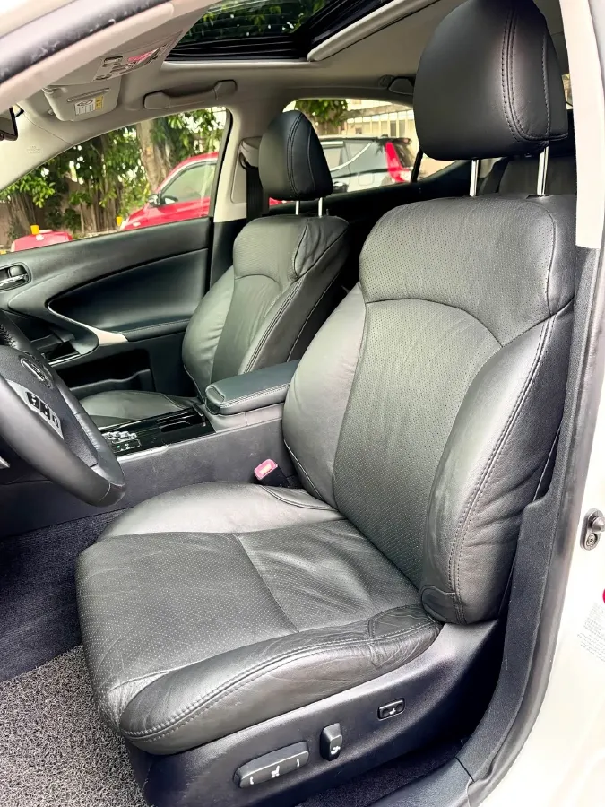 2011 Lexus IS 2.5L 208HP V6 6AT,autocango,china used car exporter,china ev exporter,chinese used car exporter,chinese used ev exporter