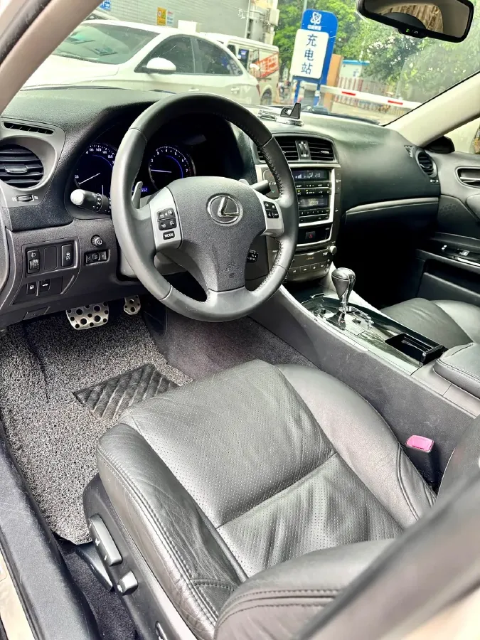 2011 Lexus IS 2.5L 208HP V6 6AT,autocango,china used car exporter,china ev exporter,chinese used car exporter,chinese used ev exporter