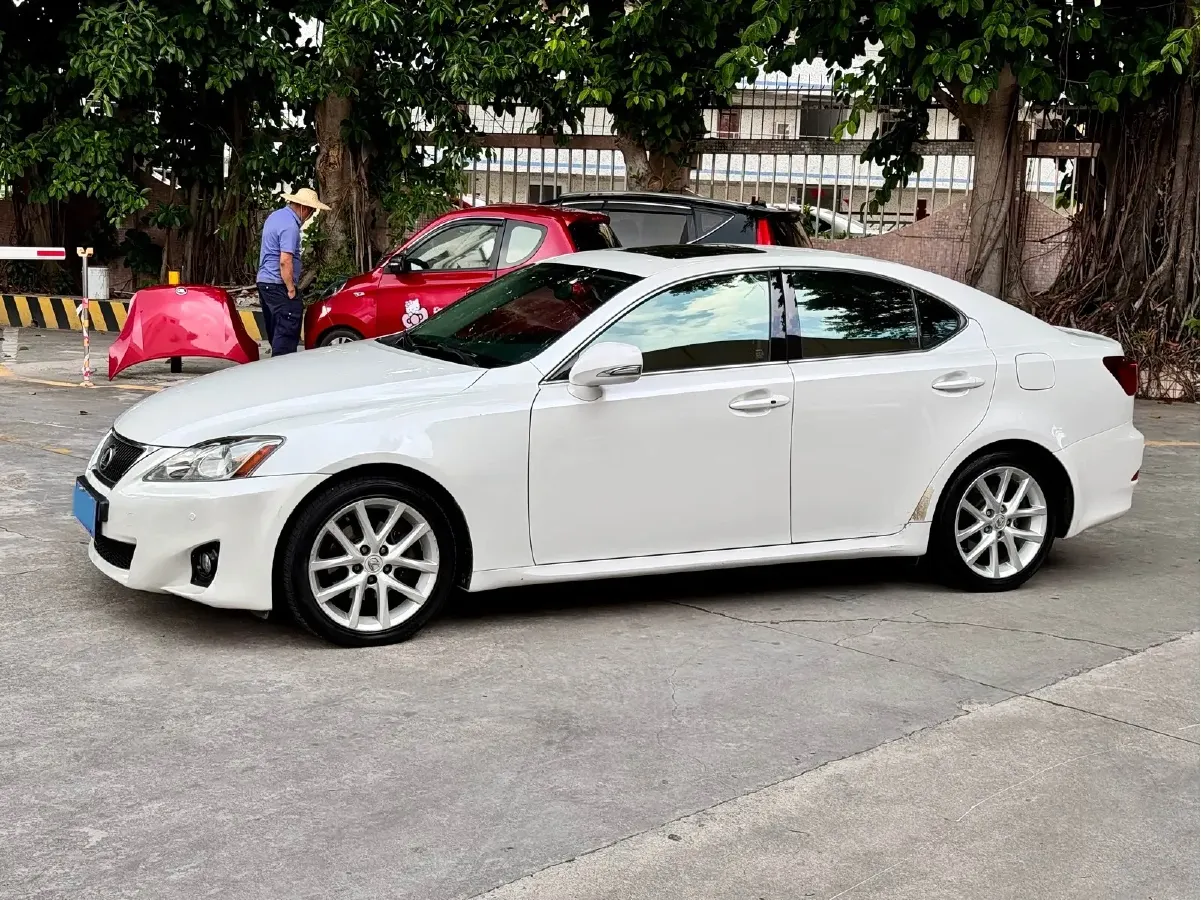 2011 Lexus IS 2.5L 208HP V6 6AT,autocango,china used car exporter,china ev exporter,chinese used car exporter,chinese used ev exporter