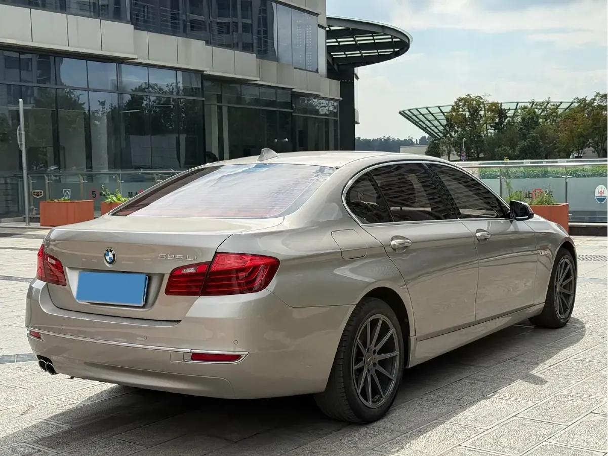 2014 BMW 5 Series 2.0T 218HP L4 8AT,autocango,china used car exporter,china ev exporter,chinese used car exporter,chinese used ev exporter
