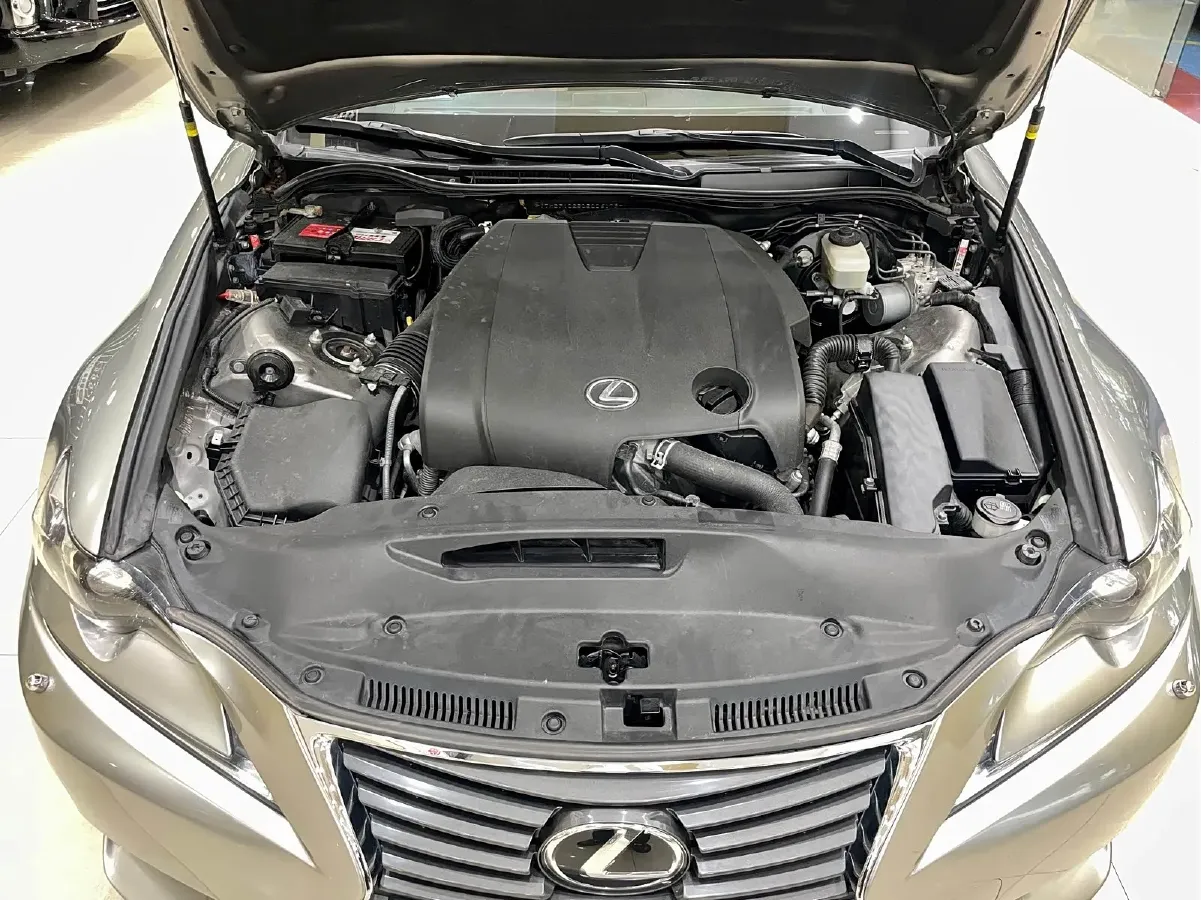 2013 Lexus IS 2.5L 208HP V6 6AT,autocango,china used car exporter,china ev exporter,chinese used car exporter,chinese used ev exporter