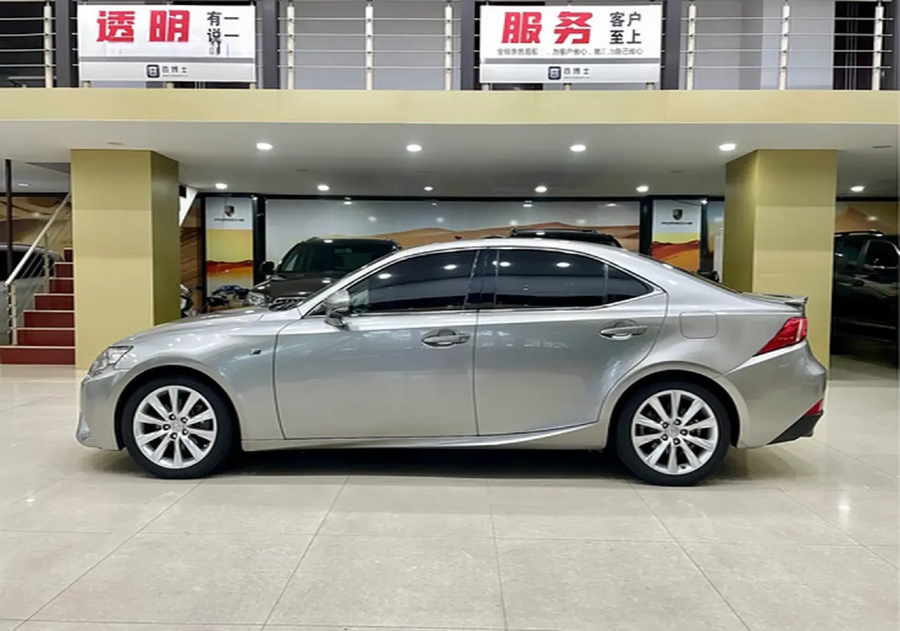2013 Lexus IS 2.5L 208HP V6 6AT,autocango,china used car exporter,china ev exporter,chinese used car exporter,chinese used ev exporter