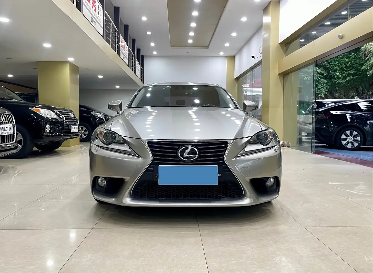 2013 Lexus IS 2.5L 208HP V6 6AT,autocango,china used car exporter,china ev exporter,chinese used car exporter,chinese used ev exporter