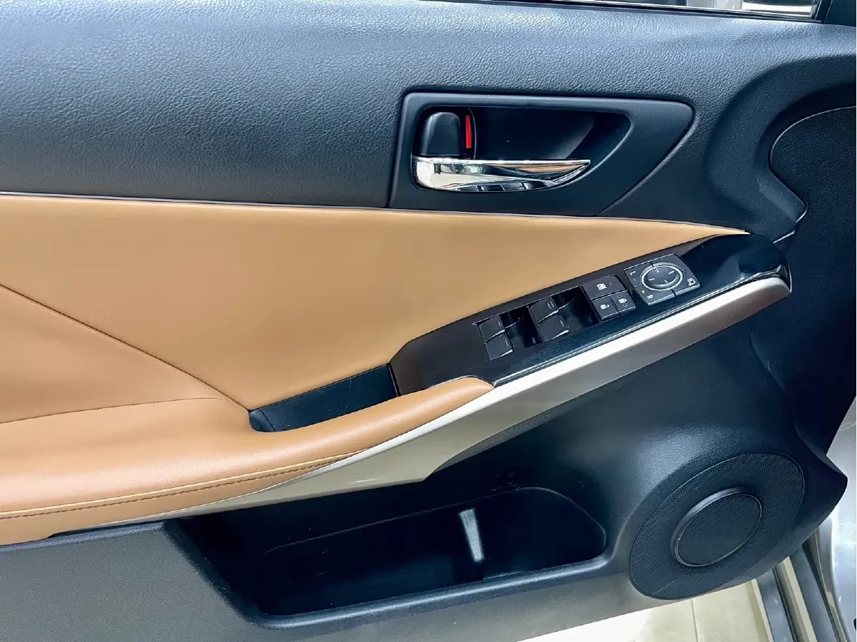 2013 Lexus IS 2.5L 208HP V6 6AT,autocango,china used car exporter,china ev exporter,chinese used car exporter,chinese used ev exporter