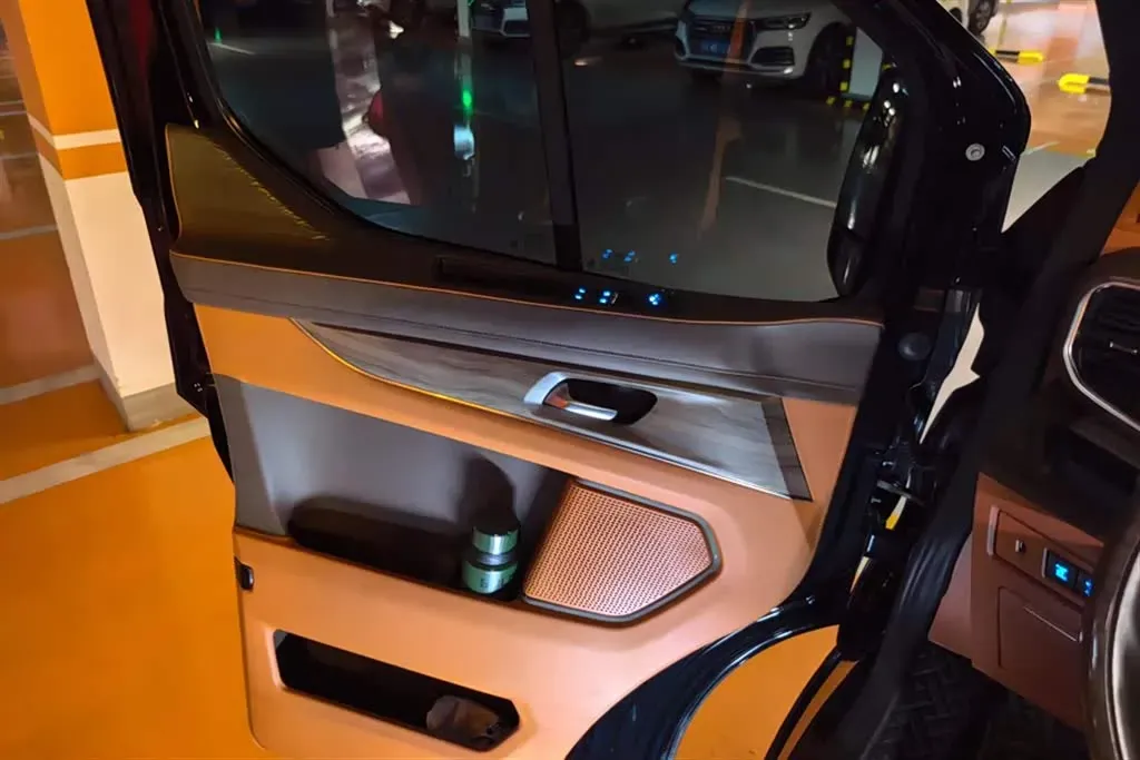 2023 Ford Tourneo 2.0T 220HP L4 9AT,autocango,china used car exporter,china ev exporter,chinese used car exporter,chinese used ev exporter