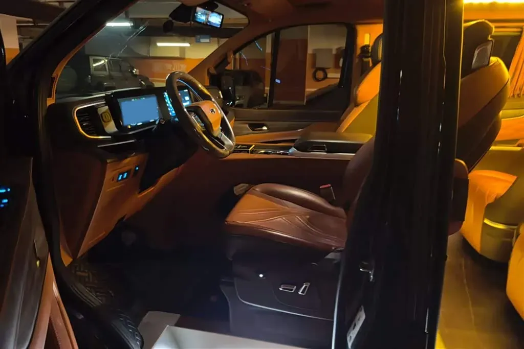 2023 Ford Tourneo 2.0T 220HP L4 9AT,autocango,china used car exporter,china ev exporter,chinese used car exporter,chinese used ev exporter