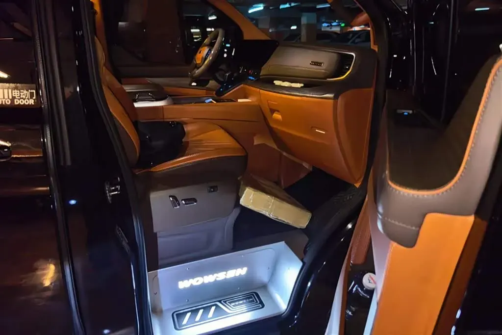 2023 Ford Tourneo 2.0T 220HP L4 9AT,autocango,china used car exporter,china ev exporter,chinese used car exporter,chinese used ev exporter