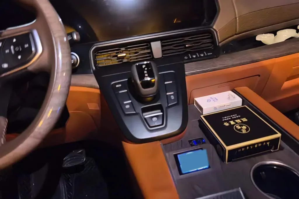 2023 Ford Tourneo 2.0T 220HP L4 9AT,autocango,china used car exporter,china ev exporter,chinese used car exporter,chinese used ev exporter