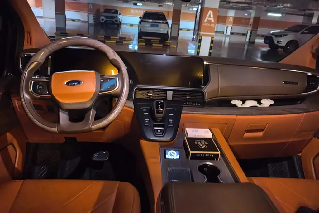 2023 Ford Tourneo 2.0T 220HP L4 9AT,autocango,china used car exporter,china ev exporter,chinese used car exporter,chinese used ev exporter