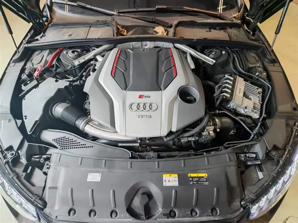 2023 Audi RS 4 2.9T 450HP V6 8AT,autocango,china used car exporter,china ev exporter,chinese used car exporter,chinese used ev exporter